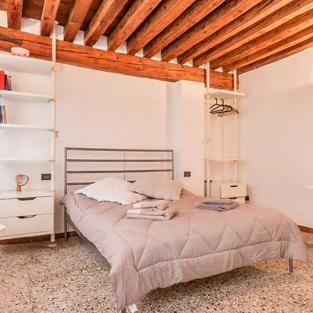 Lionhost Ruga Giuffa 4834 Apartment Venice